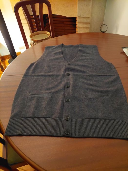 Coletes de malha com botoes