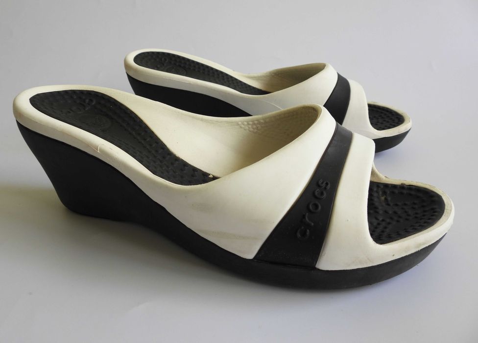 Crocs klapki na koturnie na plaże 39