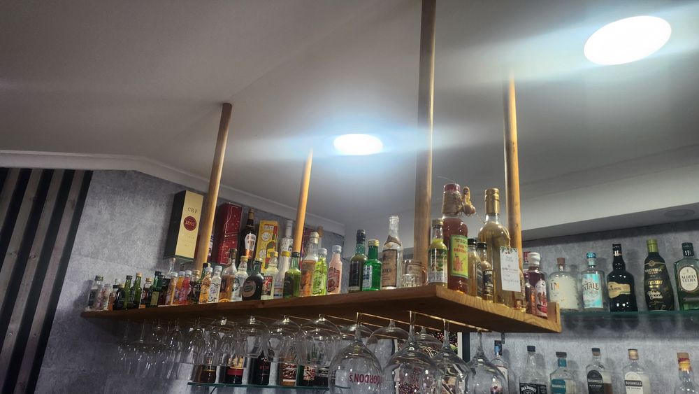 Bar madeira suspenso