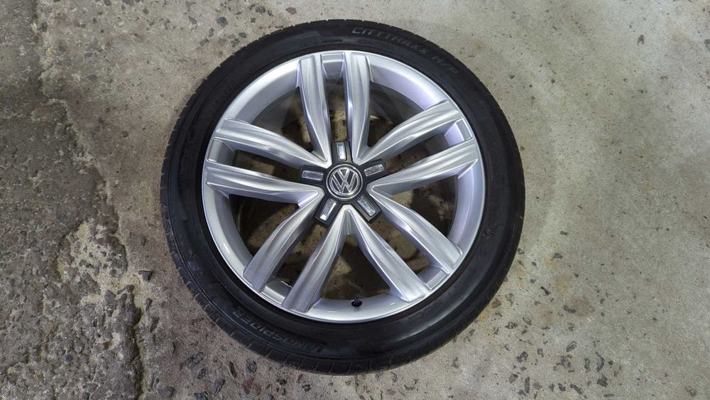Комплект дисків з шинами R18 235/45 з Volkswagen Passat B8 2017