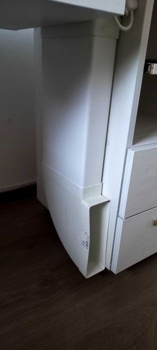 Stolik do robienia paznokci