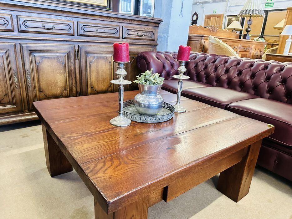 Bardzo solidna i klimatyczna ława debowa z naturalnym blatem z desek :