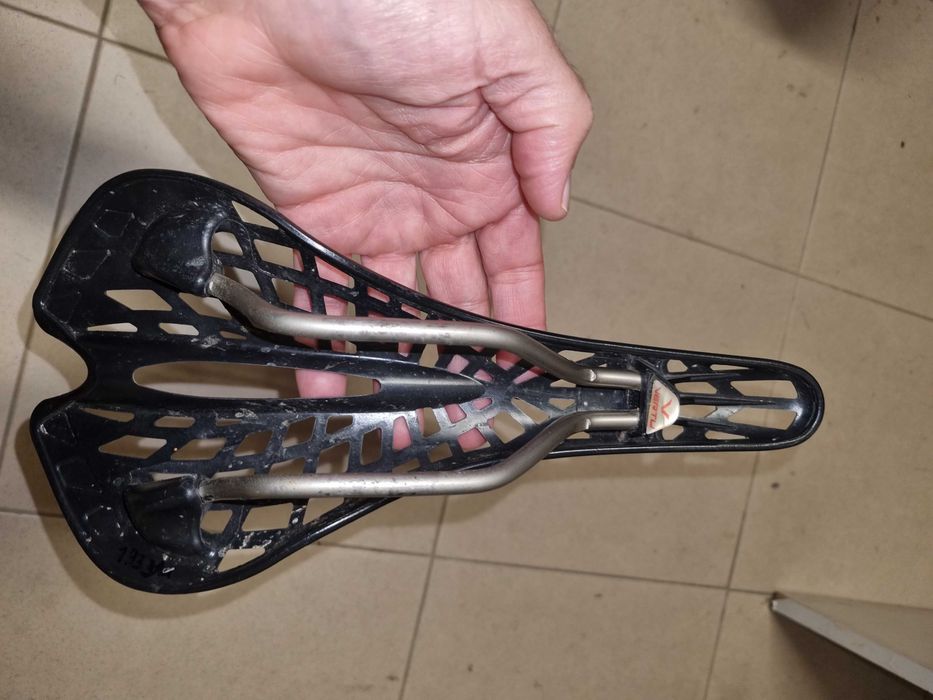 Material ciclismo usado pneus sapatos suporte bidon disco travão
