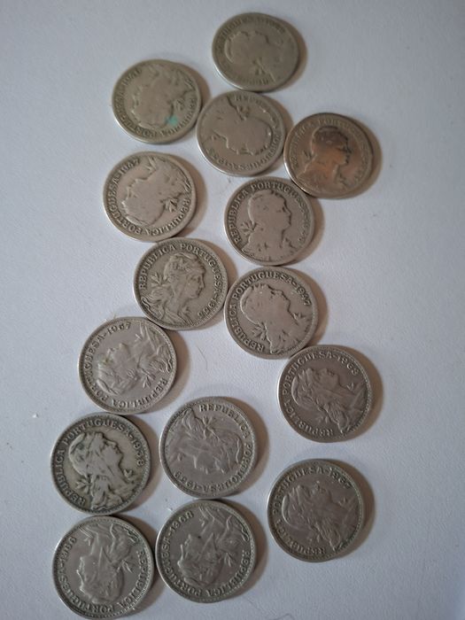 Coleção 149 moedas 100, 200,250 escudos e pesetas