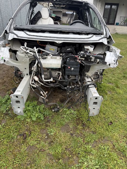 Лонжерон лівий/правий до Tesla X,Тесла X сірого кольору.