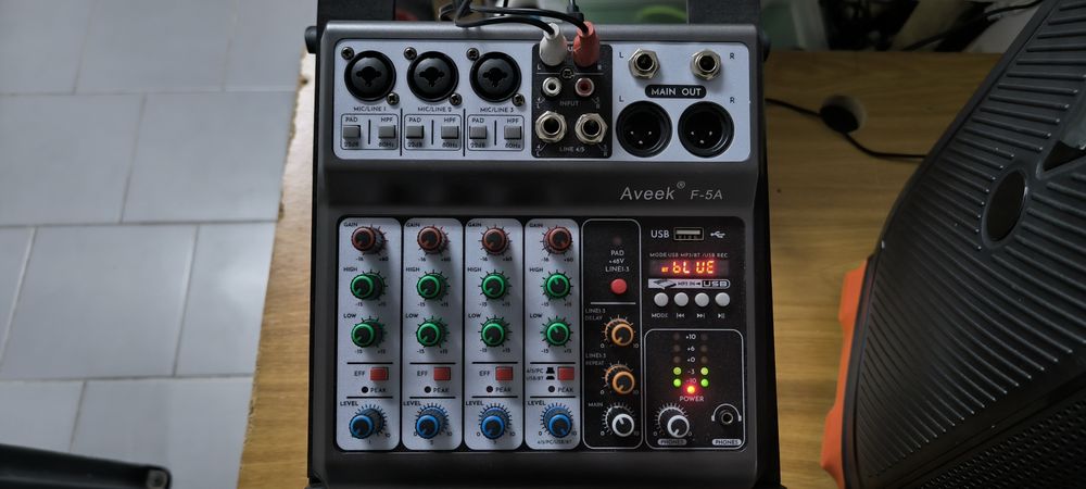 Mesa de mistura Aveek F-5A