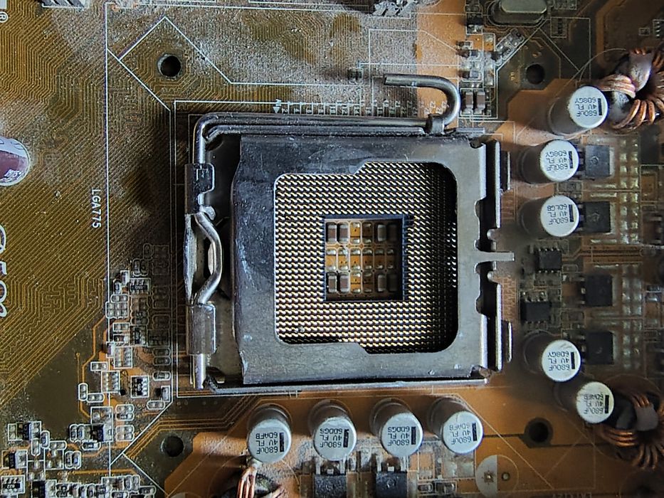 Материнська плата ASUS