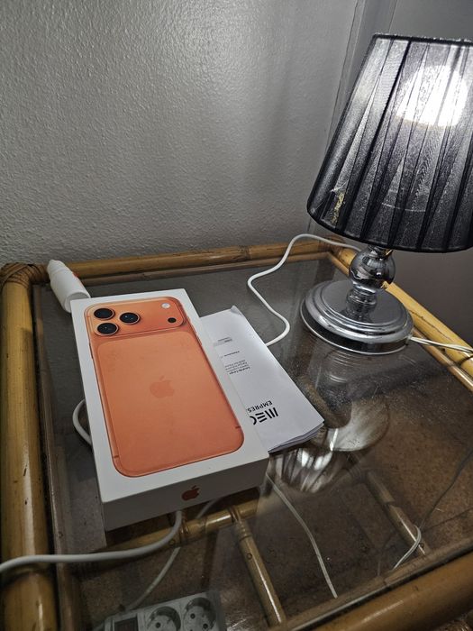 Iphone 17 pro max de 256Gb, dual sim e esim. Telefone tem semanas de u