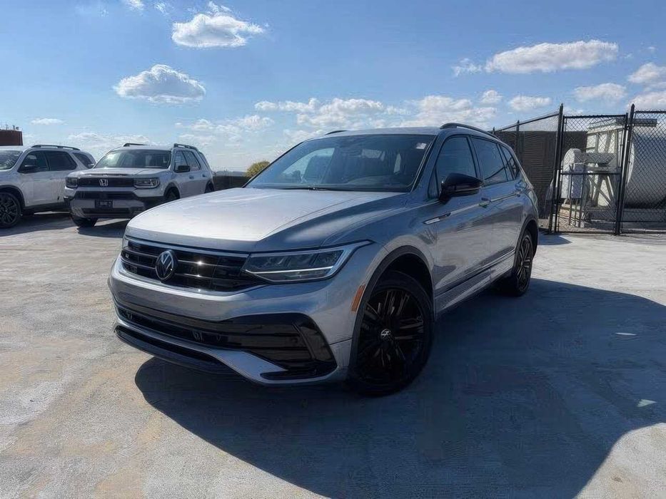 Volkswagen Tiguan      2022