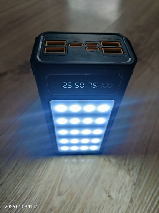 PowerBank 30000 mAh że wskaźnikiem naładowania cyfrowym i latarką Nowy