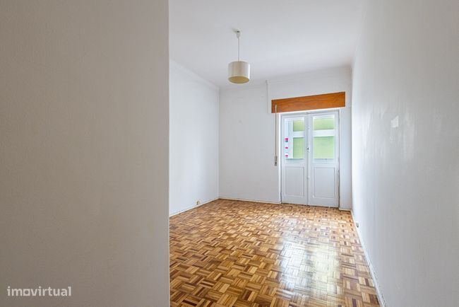 Apresento apartamento T3 com 2 varandas, localizado em Azambuja