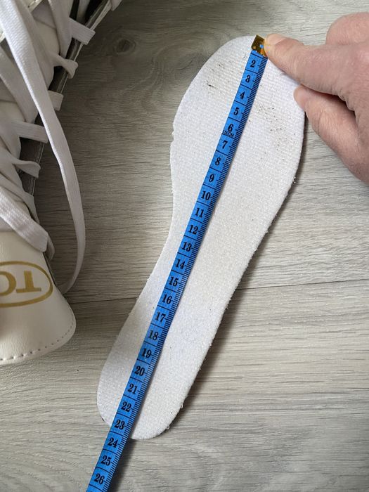 Продам ковзани фігурні