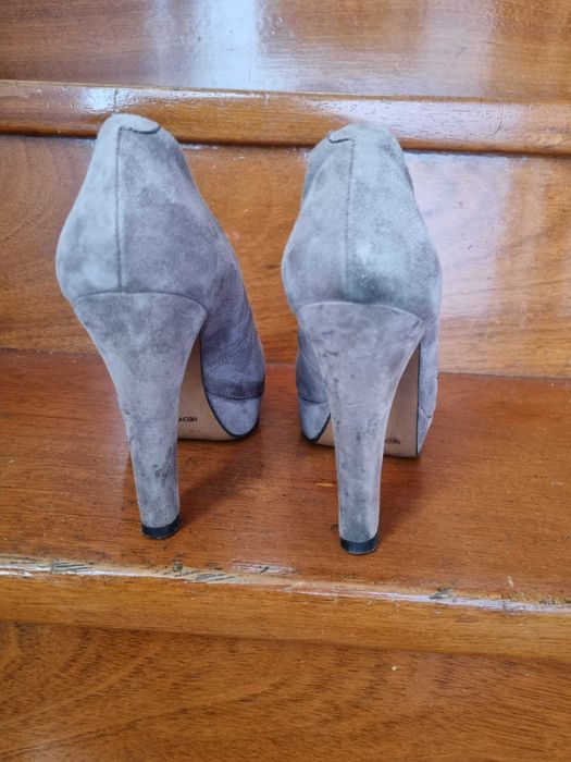 Sapatos Guimarães, cinzentos compensados e de salto alto