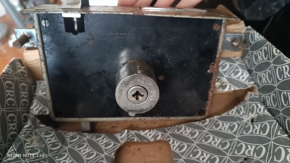 Fechadura de porta com 2 chaves incluídas