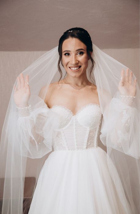 Весіллна сукня в ідеальному стані