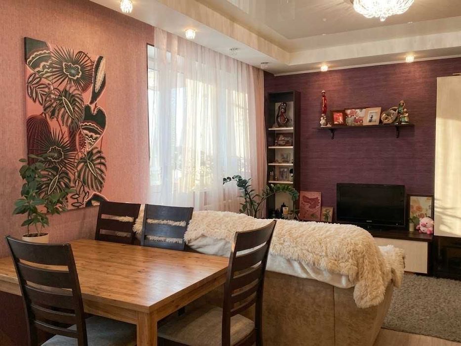 Продаж дворівневої квартири 120м². 3 кімнати. Євроремонт. Газове опалення. ID:55
