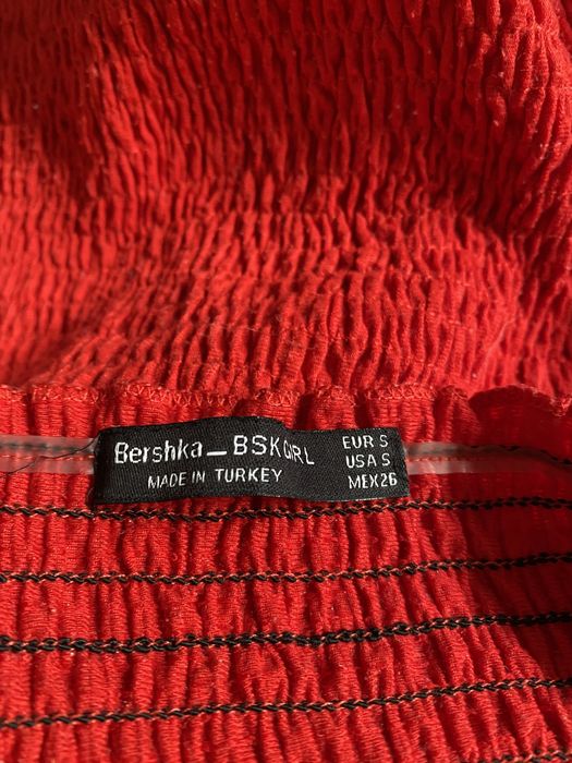 Krótki czerwony kombinezon s 36 bershka