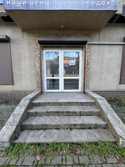 Орерда приміщення 72,3 м.кв, червона лінія, фасад