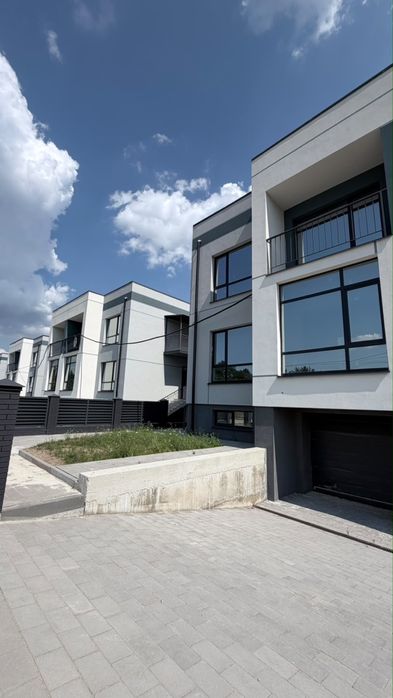 ЗДАНИЙ 124м2 всі міські комунікації , поряд ОЗЕРО