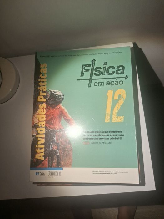 Cadernos atividades 12° Ano