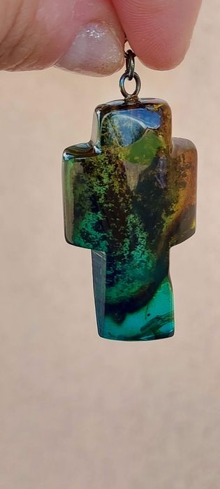 Zawieszka z bursztynu bałtyckiego barwionego