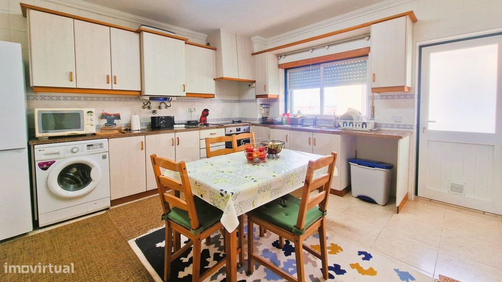 Apartamento T2, com elevador e estacionamento - Caldas da Rainha
