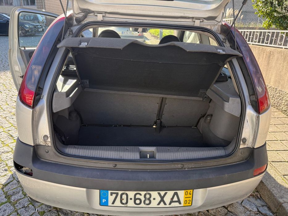 Opel Corsa 3 portas - mecânica em bom estado