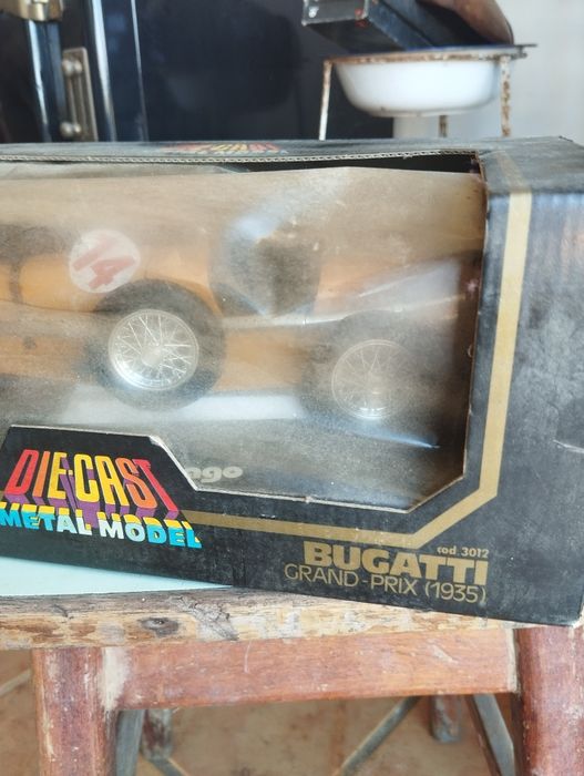 Burago escala 1:18 Bugatti