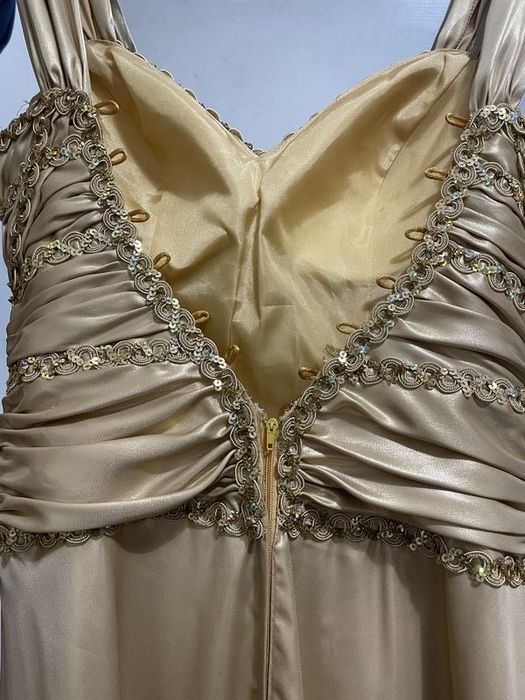 Праздничное длинное платье