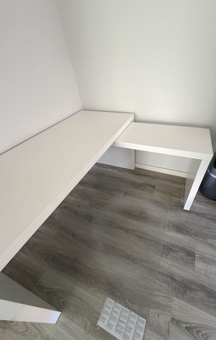 Mesa de canto branca do IKEA