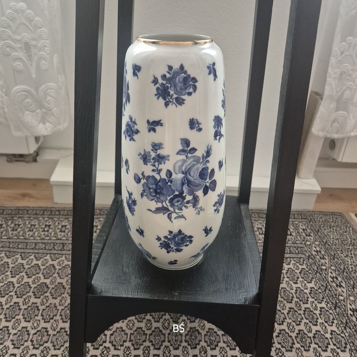 Porcelanowy sygnowany wazon malowane kwiaty