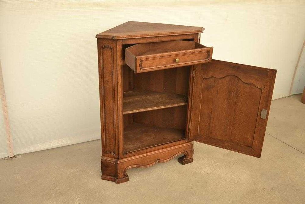 stylowa narożna komoda