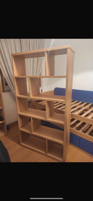 Cama dupla  com arrumação