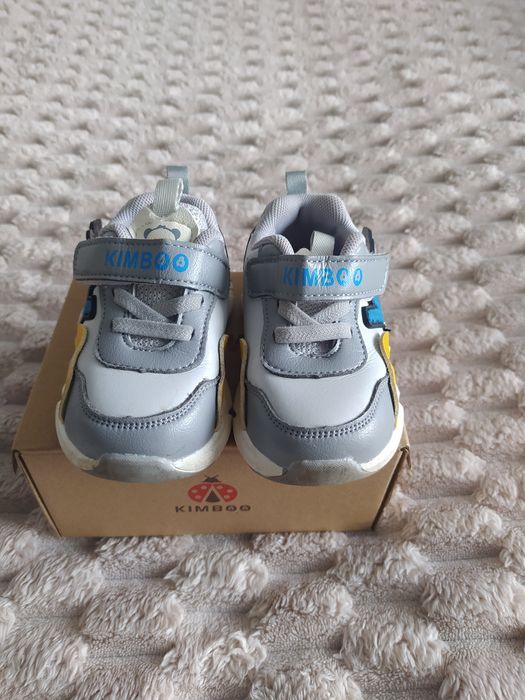 Кросівки дитячі у гарному стані