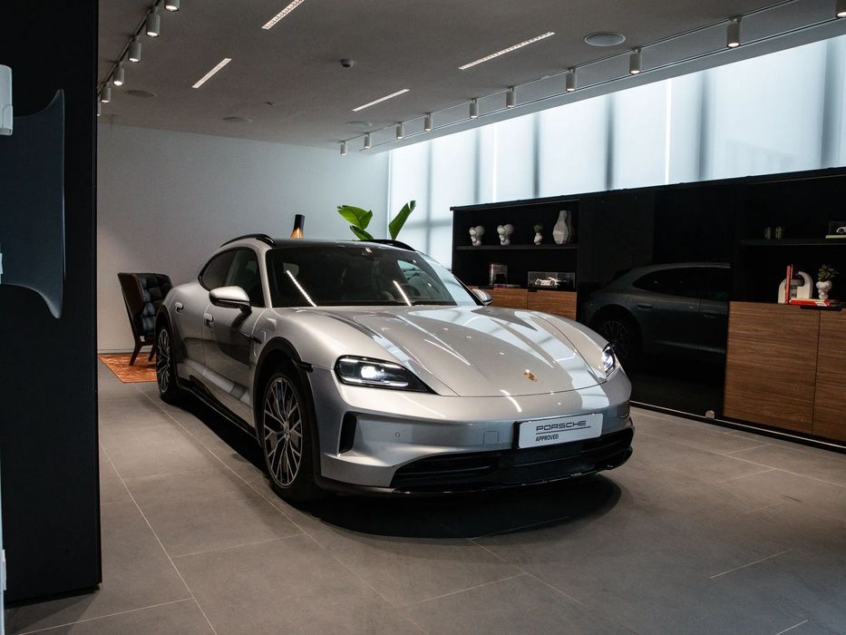 Porsche Taycan Cross Turismo 4