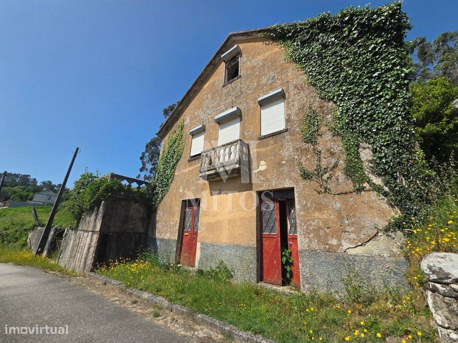 Moradia T3 p/ restauro - Mentrestido