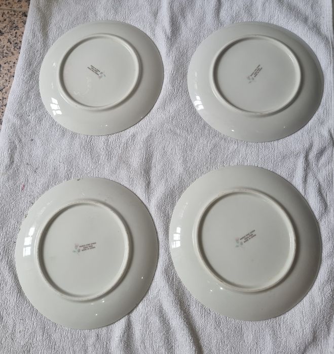 4 Porcelain Plates455100406097530882