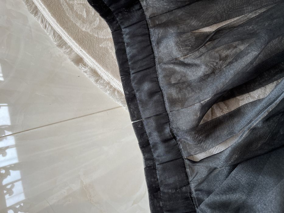 Тюль чорна.