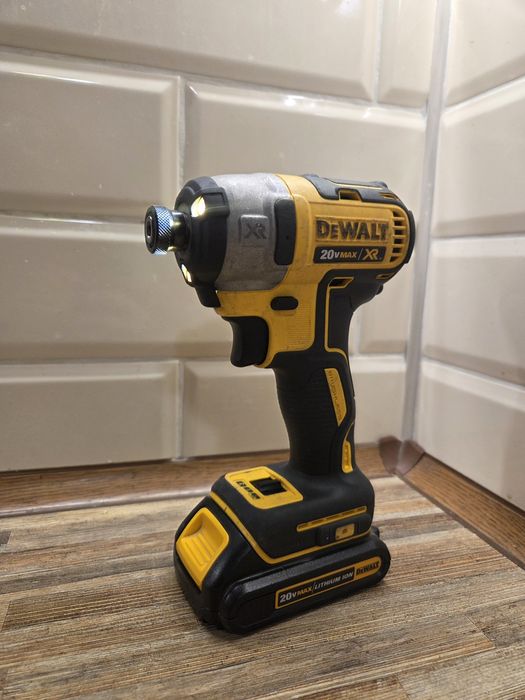 DCF887 оригінал із США бу в гарному стані