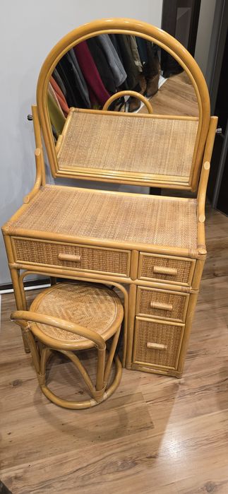 Toaletka z lustrem i krzesełkiem  ratanowa