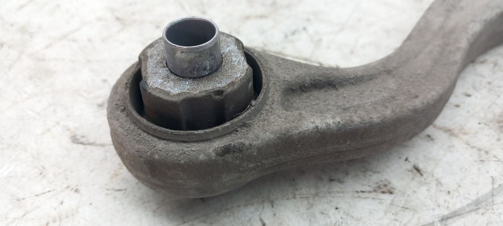 Braço de suspensão trás esquerdo KIA Ceed (CD)