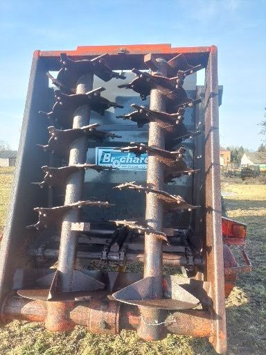 Brona Kinstal 7m hydraulicznie składana.Pług Huard Pług Akpil 4+1. Rozrzutnik Brochard Rolland
