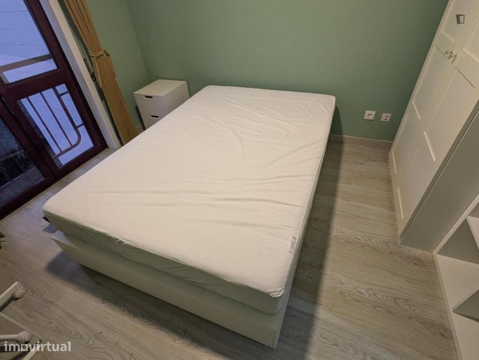 Quarto - localizado em Ramalde Porto