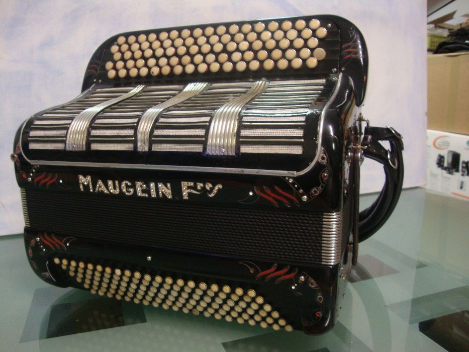 Acordeão maugein fres 4 voz N. 138