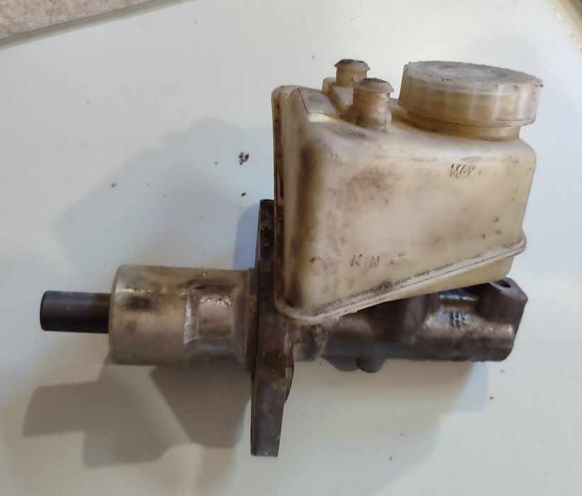 Запчастини до 124 Мерседеса: Печка, Патрубки, Рулевий вал