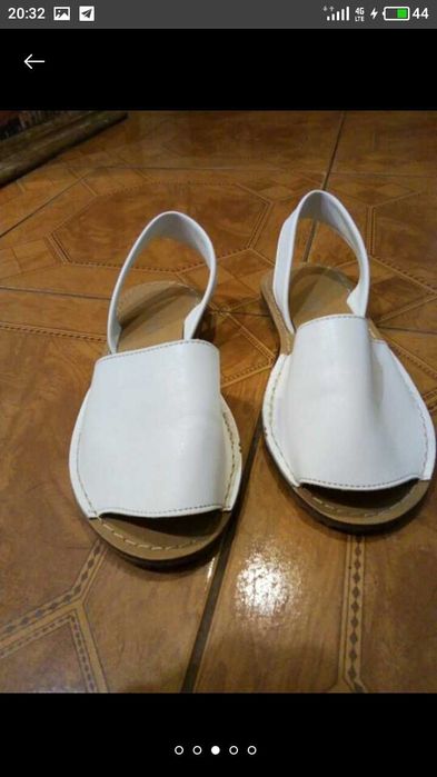 Жіночі босоніжки білі