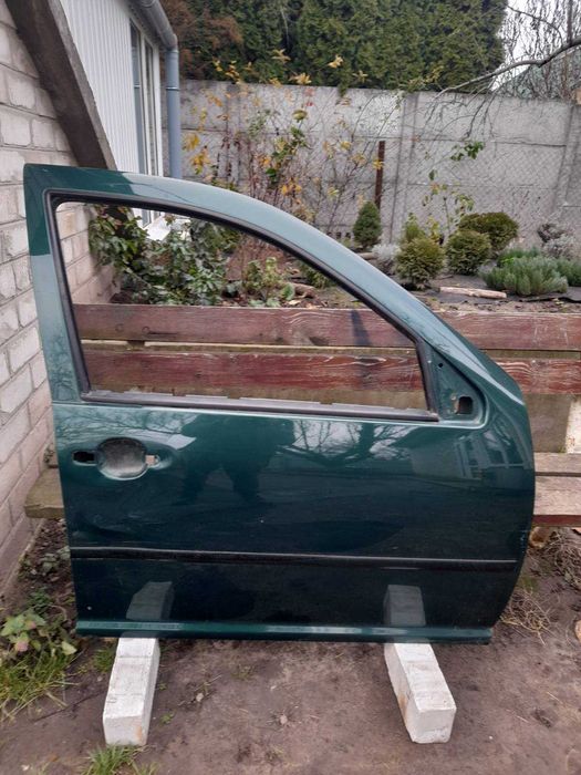 Продам дверь от гольф 4.