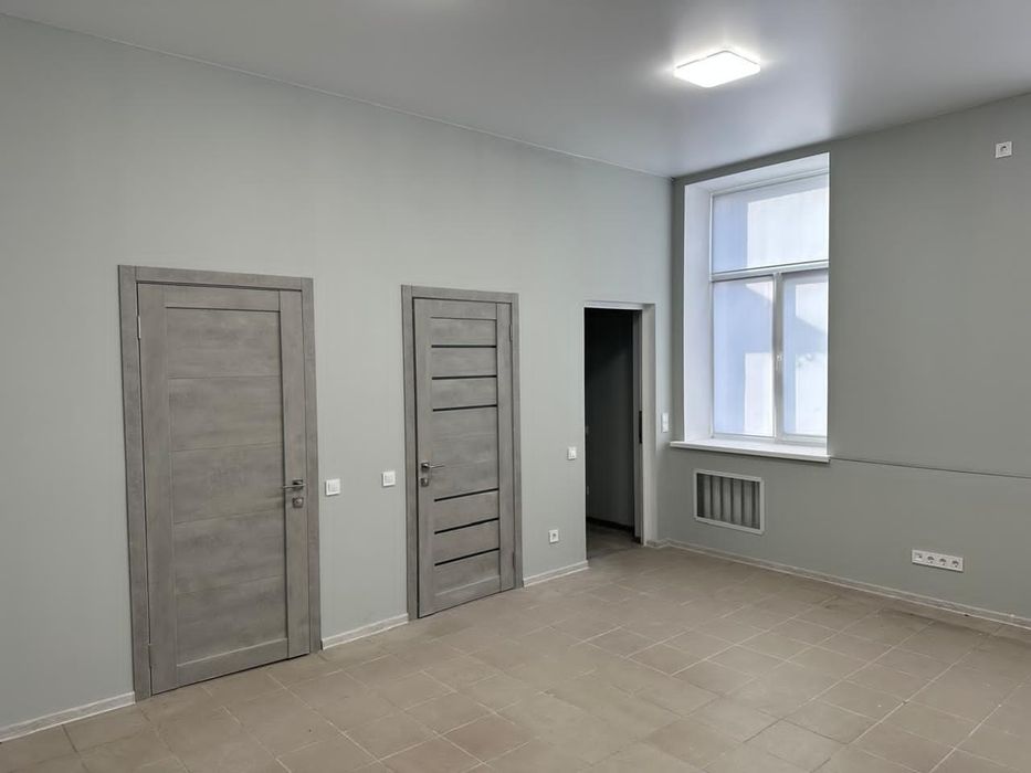 Продам Торговое Помещение, Красная линия