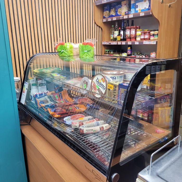 Mała lada chłodnicza.