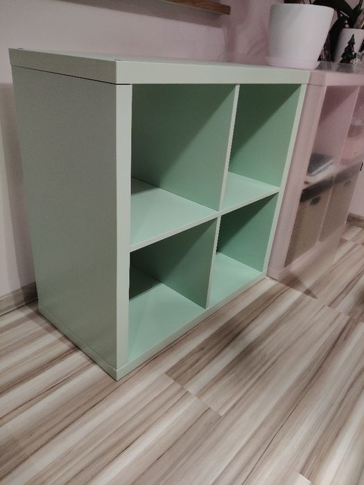 Szafka w kolorze miętowym